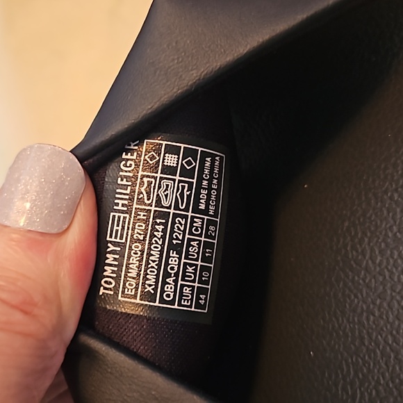 TOMMY HILFIGER - Picture 3 of 9